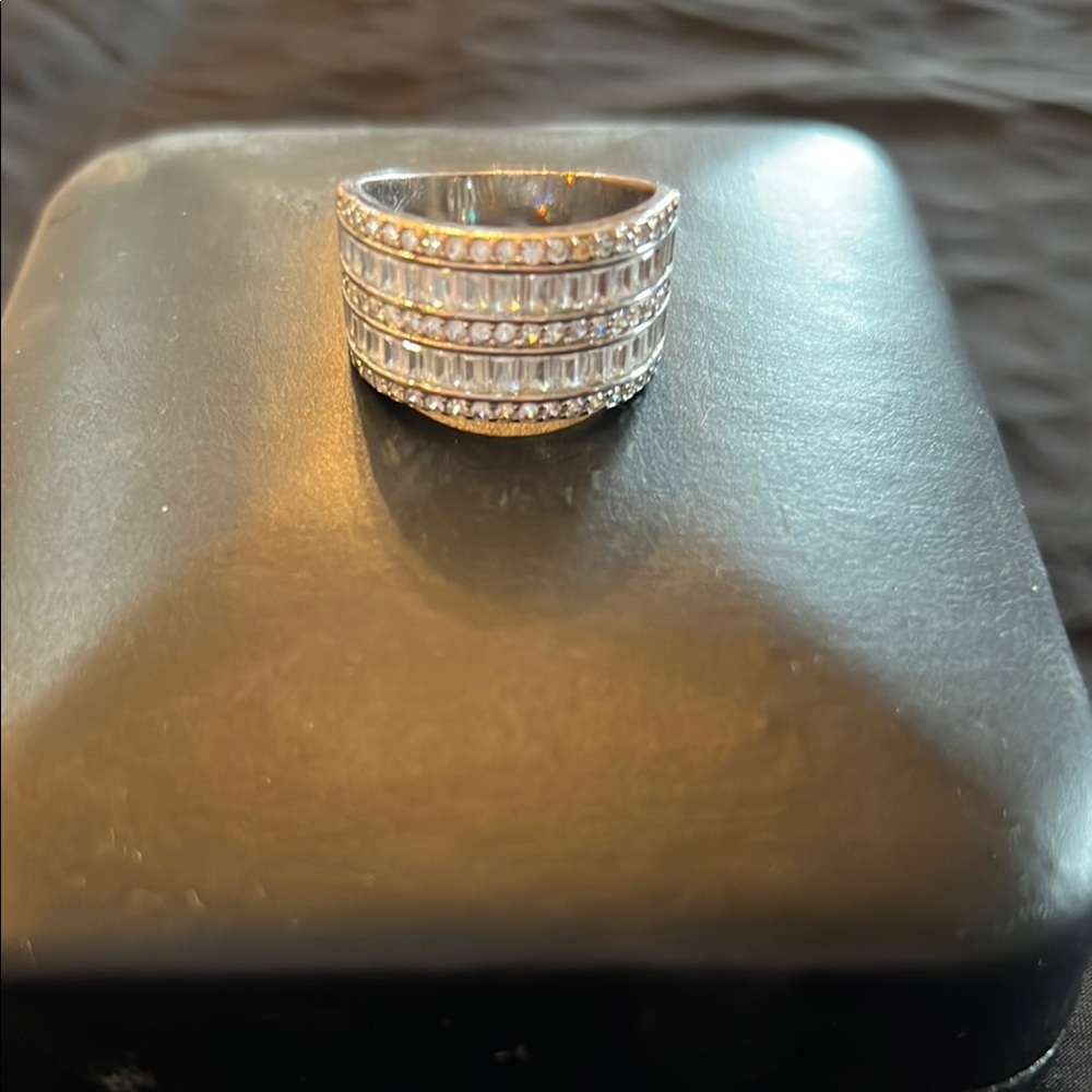 Elegant Silver Band Ring